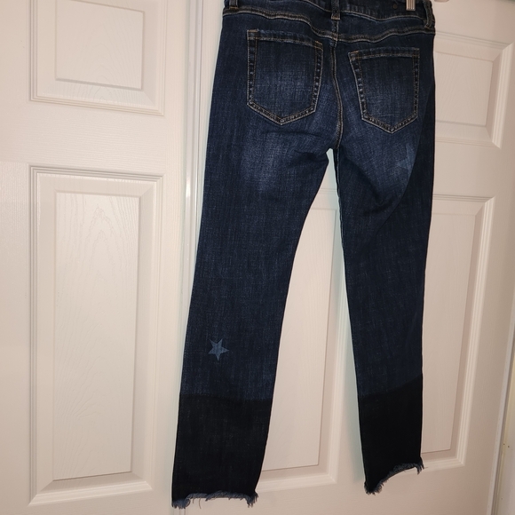 Cabi Star-Patterned Dark Wash Jeans With Fringed Hem LIKE NEW! - Picture 2 of 9
